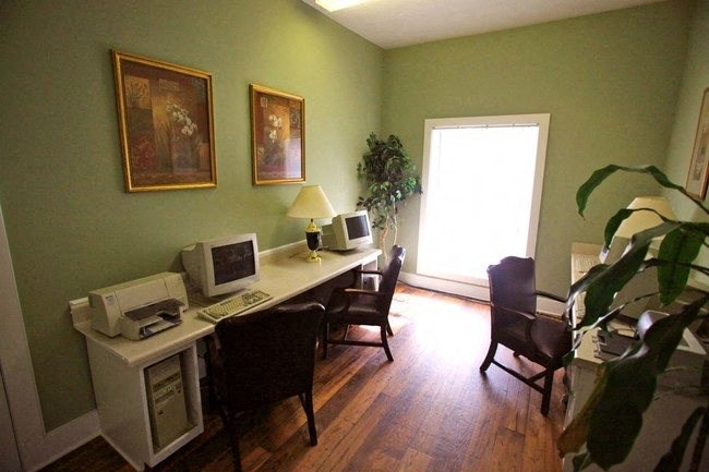 Beacon Ridge College Park Georgia photo of business center