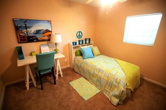 Beacon Ridge College Park Georgia photo of bedroom