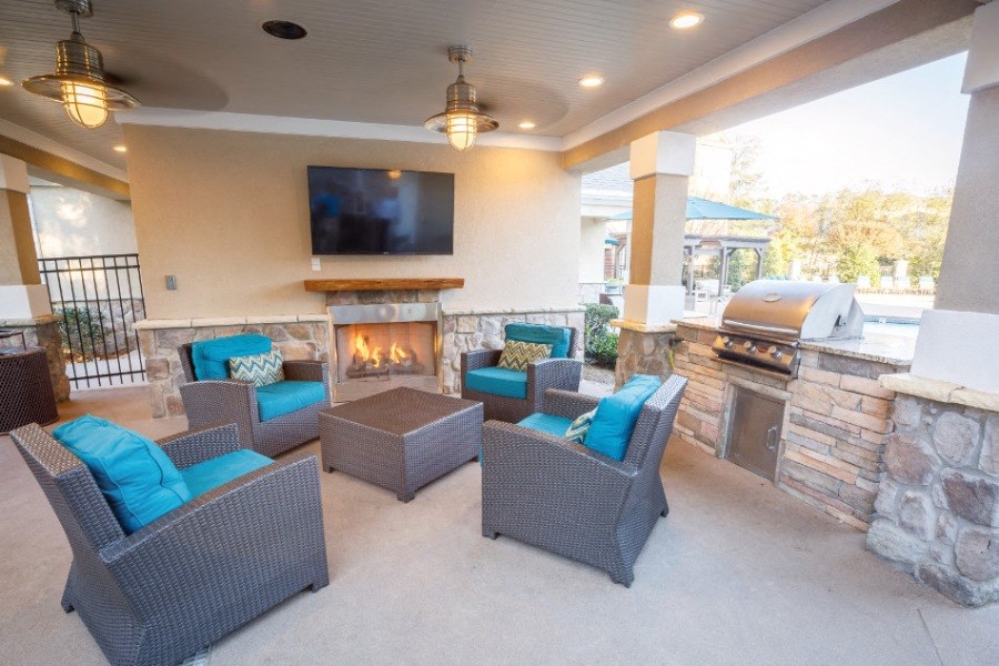 The Asher at Sugarloaf apartments in Lawrenceville Georgia photo of outdoor seating