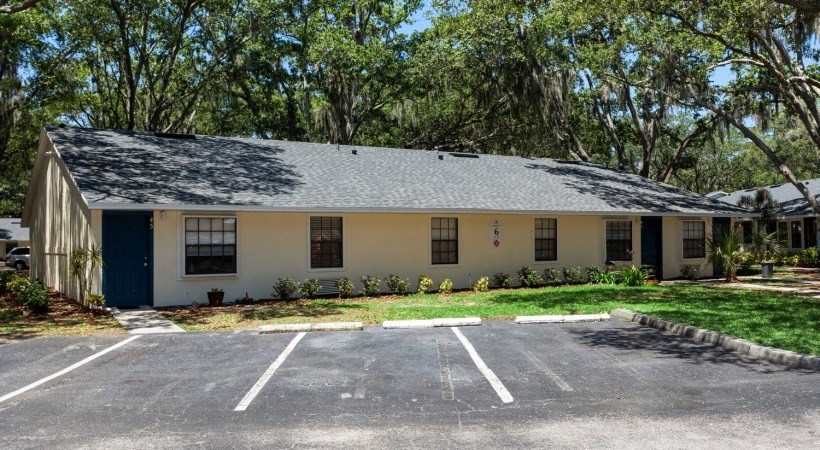 Sherwood Oaks apartments in riverview florida photo of outside community building