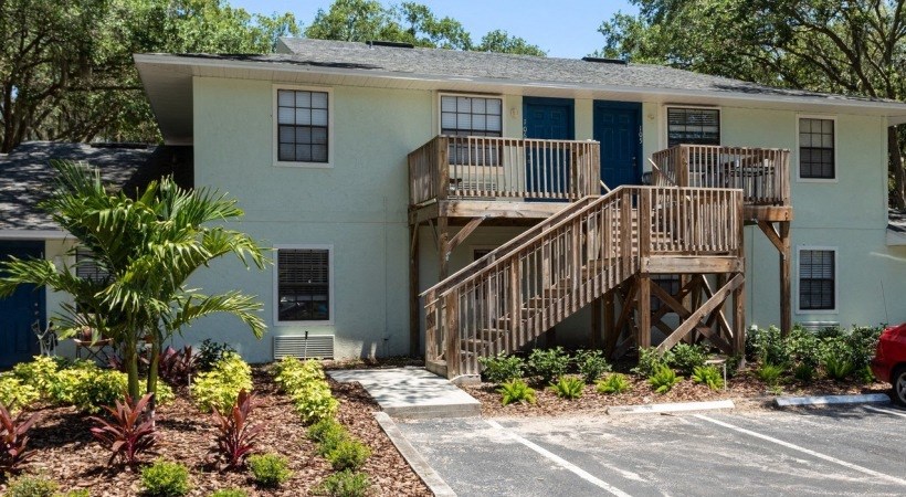 Sherwood Oaks apartments in riverview florida photo of outside community building