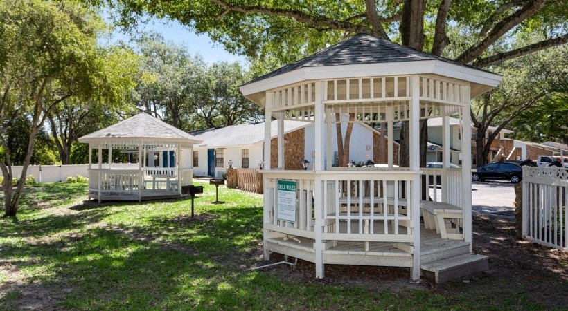 Sherwood Oaks apartments in riverview florida photo of gazeboo