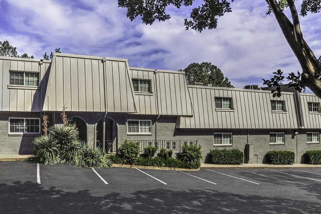 the building in which the hotel is located