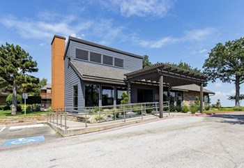 711 Trinity Circle 1-2 Beds Apartment for Rent - Photo Gallery 3