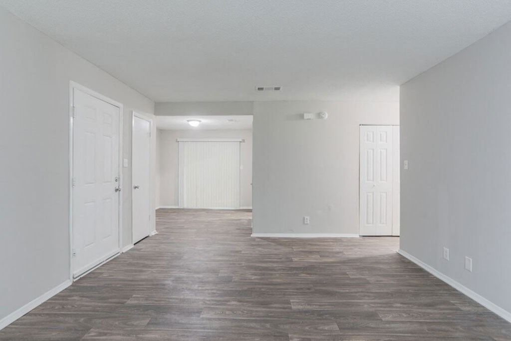 The element 4411, Macon, GA Apartment  spacious living room with hardwood