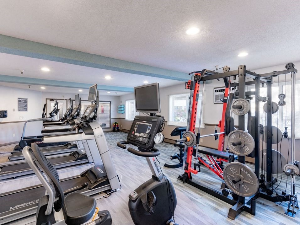the gym at the preserve at polk apartments