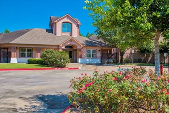 4375 N Major Dr 1-3 Beds Apartment for Rent - Photo Gallery 2