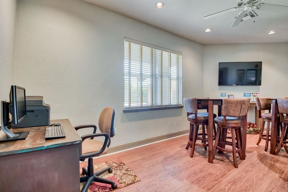 Breakwater Bay Apartments