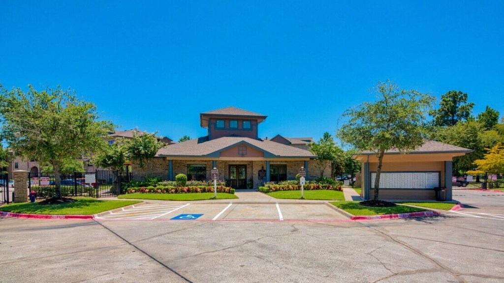 outside view of the front of the club house at Lake Foret