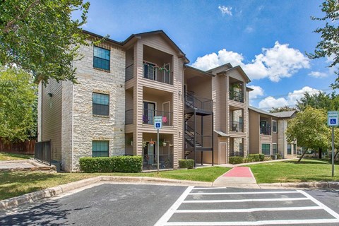 Outside photo of apartment building at mission oaks