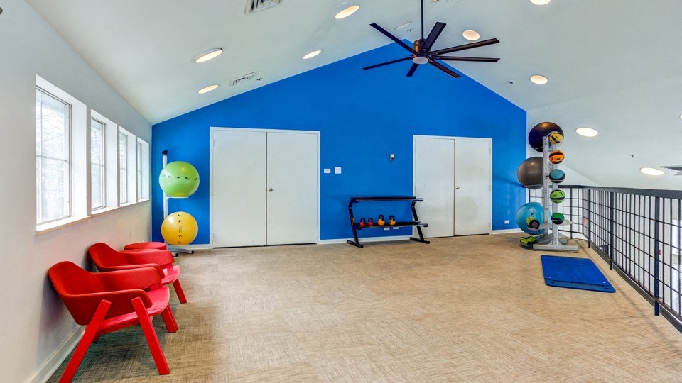 the preserve at ballantyne commons activity room with blue wall and ceiling fan