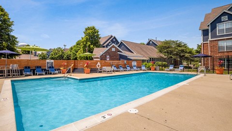 Apartments for Rent in Glendale Heights, IL 60139 – The Monroe – resort style pool