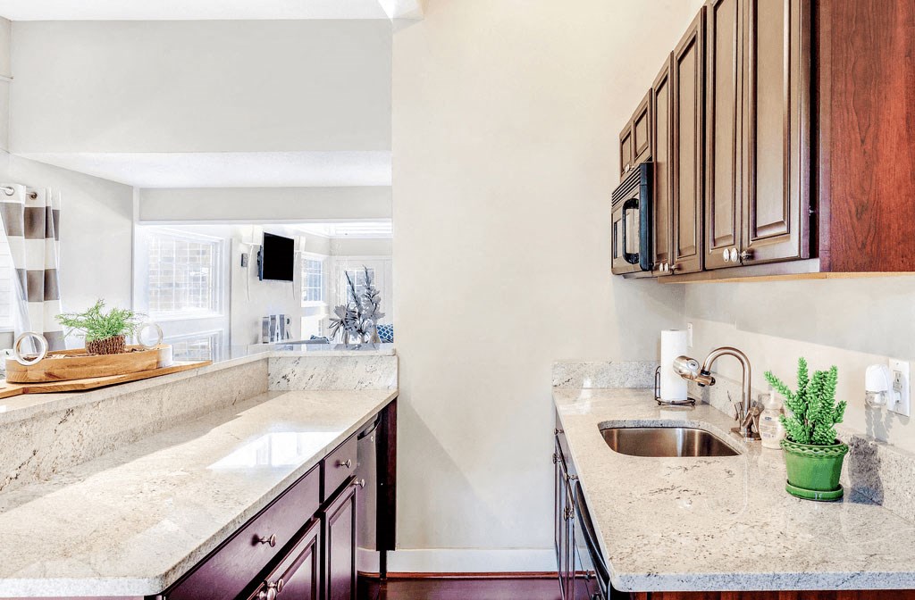 Grand Arbor Reserve apartments in Raleigh North Carolina photo of community kitchen