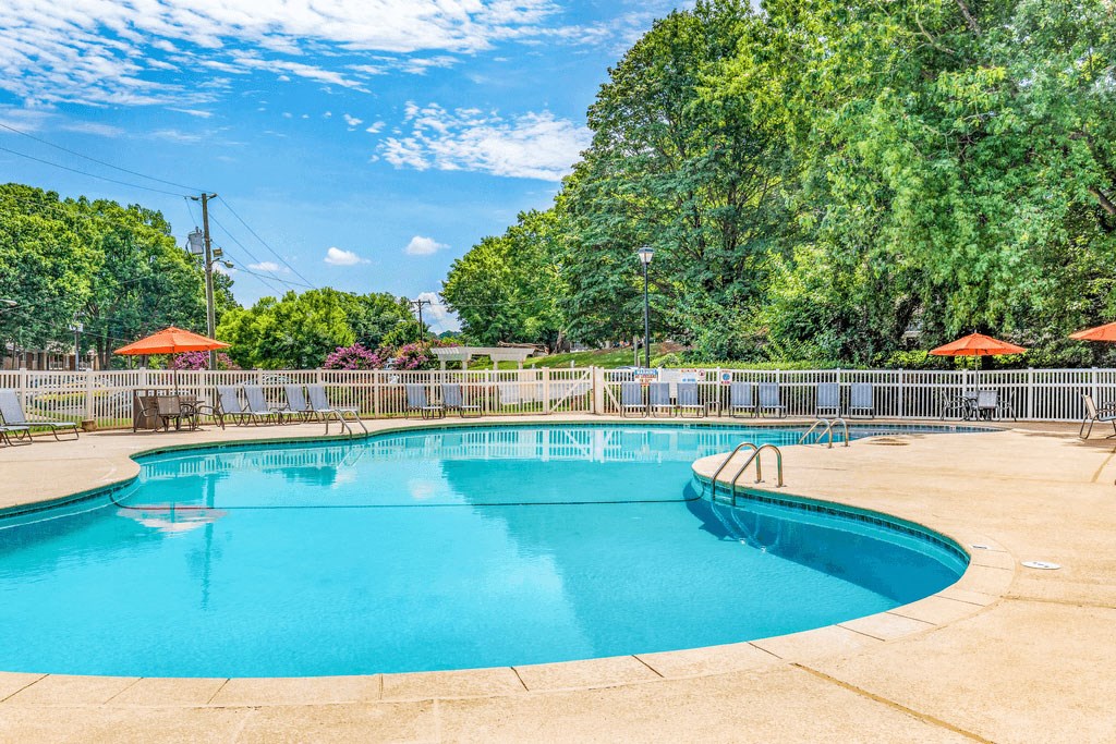 Grand Arbor Reserve apartments in Raleigh North Carolina photo of resort-style pool