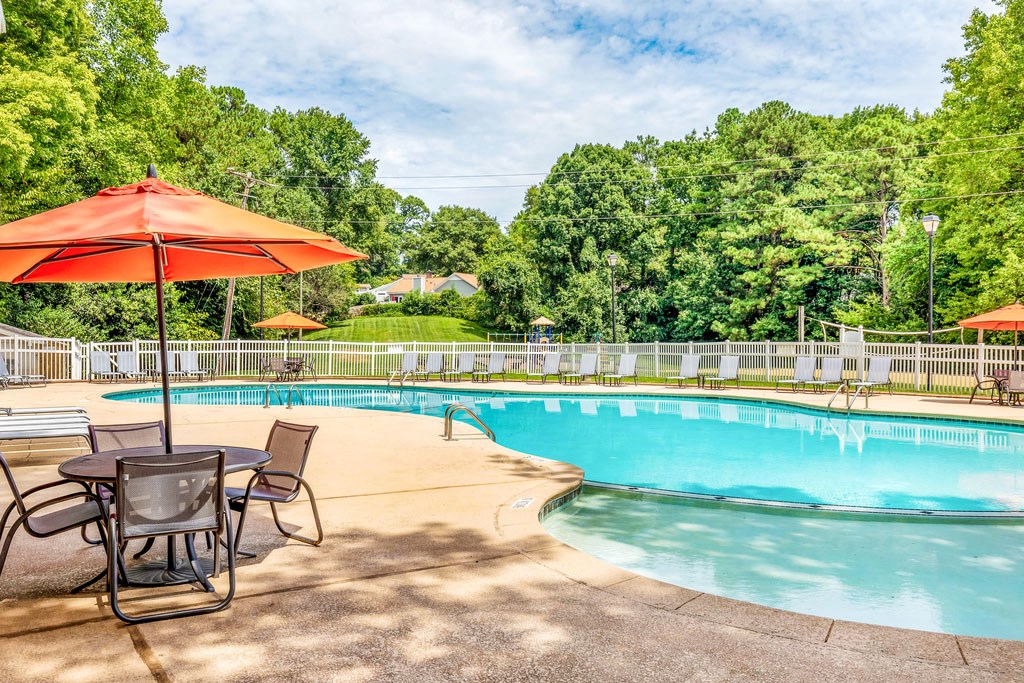 Grand Arbor Reserve apartments in Raleigh North Carolina photo of resort-style pool