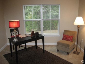 1535 Main Street 1-2 Beds Apartment, Affordable for Rent - Photo Gallery 4