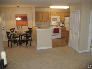 1535 Main Street 1-2 Beds Apartment, Affordable for Rent - Photo Gallery 2