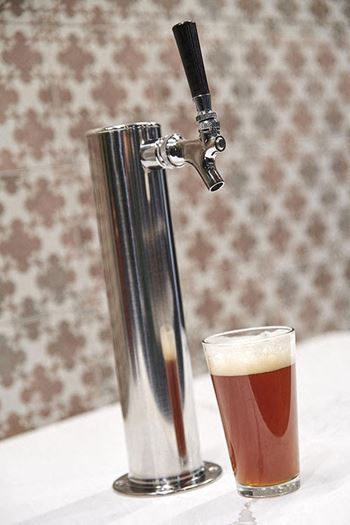 BUFFALO BILL'S – Intimate pub/game room with wet bar