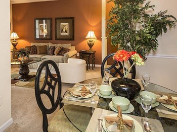 Parkway Grand apartments in Decatur Georgia photo of dining room - Photo Gallery 3