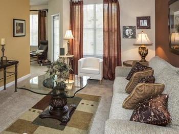 Parkway Grand apartments in Decatur Georgia photo of living room - Photo Gallery 2