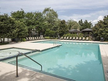 Parkway Grand apartments in Decatur Georgia photo of resort-style pool - Photo Gallery 11