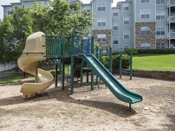 Parkway Grand apartments in Decatur Georgia photo of playground - Photo Gallery 13