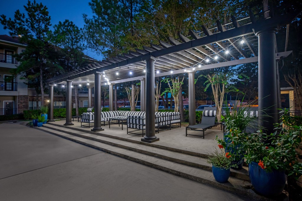 Apartments In Houston Texas for Rent – Westchase Forest - Photo of lounge area near swimming pool