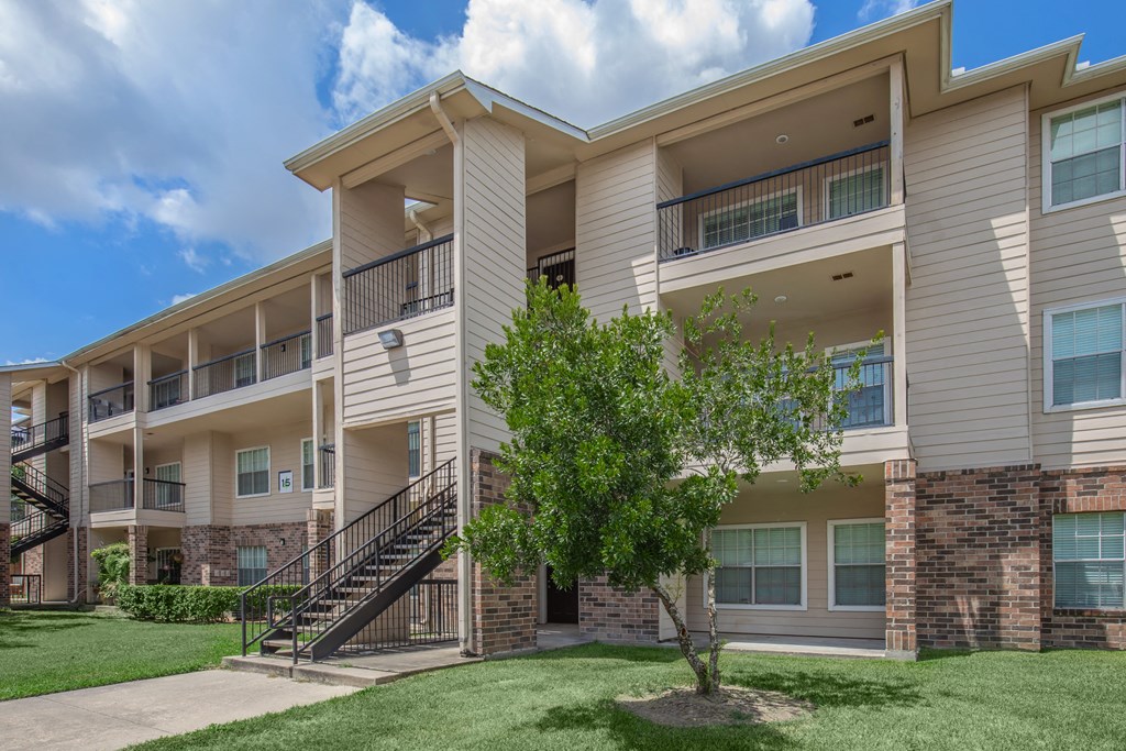 Pet-Friendly Apartments in Houston, TX – Westchase Forest – Photo of community building