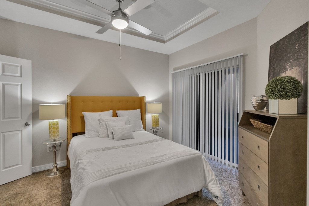 Pet-Friendly Apartments in Houston, TX – Gramercy Park – Photo of a bedroom with a large bed and a ceiling fan
