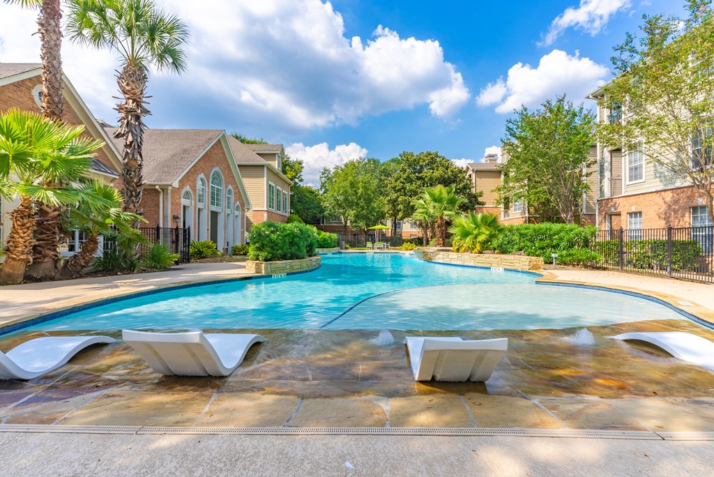 Pet-Friendly Apartments in Houston, TX – Gramercy Park – Photo of resort style swimming pool with zero point entry