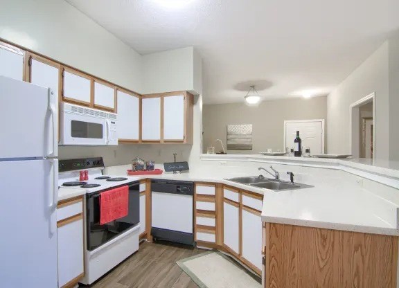 Spacious kitchen in classic apartment home at Enclave at Wolfchase Apartments in Cordova, TN – affordable 1, 2, and 3-bedroom layouts.