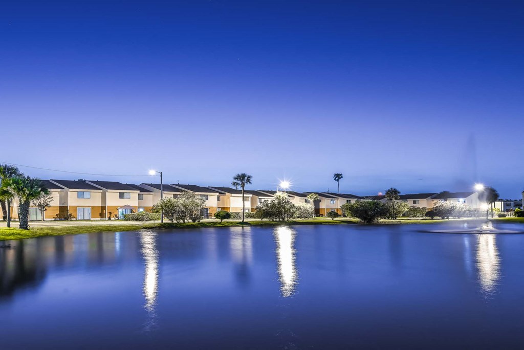 Apartments in Kissimmee for Rent - Mirador at Woodside - Beautiful Lake