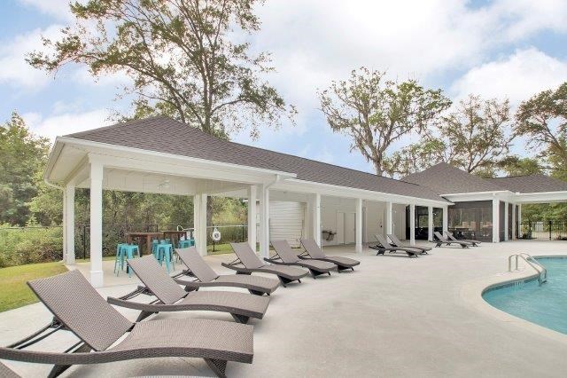 Omnia at Richmond Hill Townhomes in Georgia photo of sundeck