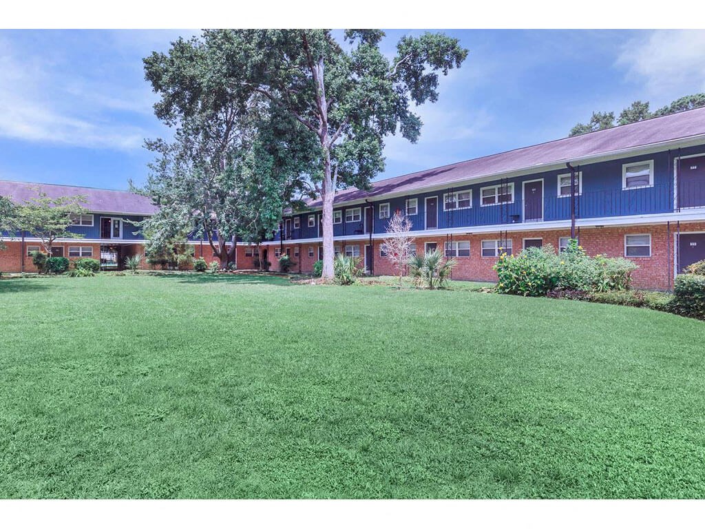 The Jaunt Apartments in Charleston South Carolina photo of exterior community building with grass area
