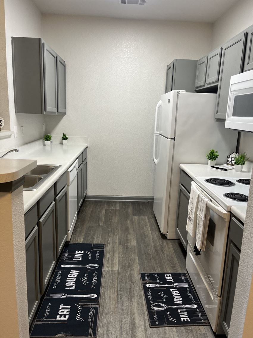 Parc at Metro Center Apartments in Nashville Tennessee photo of kitchen
