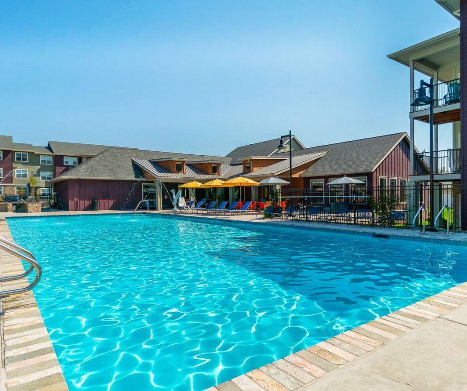 Luxury Apartments in Tigard OR - Sygnii - Pool with Lounge Chairs and Umbrellas