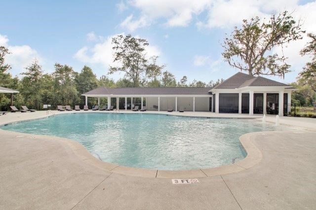 Omnia at Richmond Hill Townhomes in Georgia photo of a large pool with a building in the background