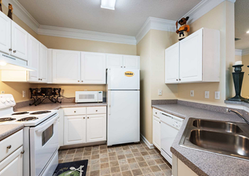 Kitchen With refrigerator at Villas at Hannover, Stockbridge, GA,30281