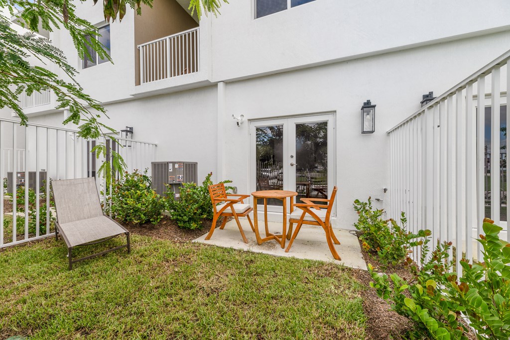 Pearl at Pompano Beach Townhomes in Pompano Beach, FL fenced in backyard with patio