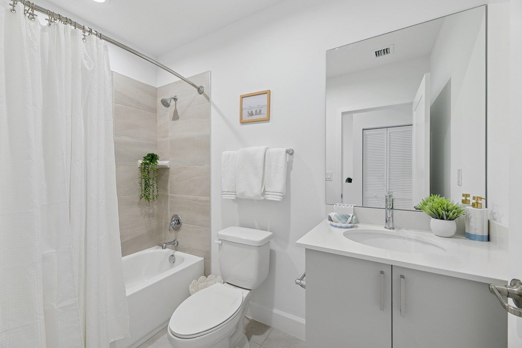 Pearl at Pompano Beach Townhomes in Pompano Beach, FL bathroom