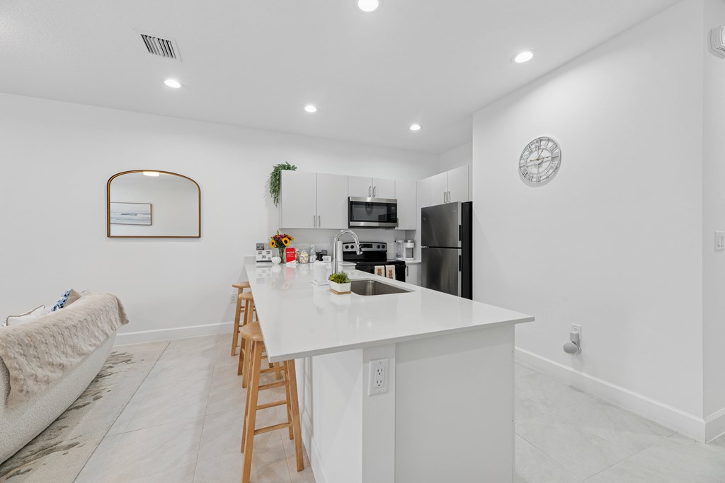 Pearl at Pompano Beach Townhomes in Pompano Beach, FL luxury kitchen