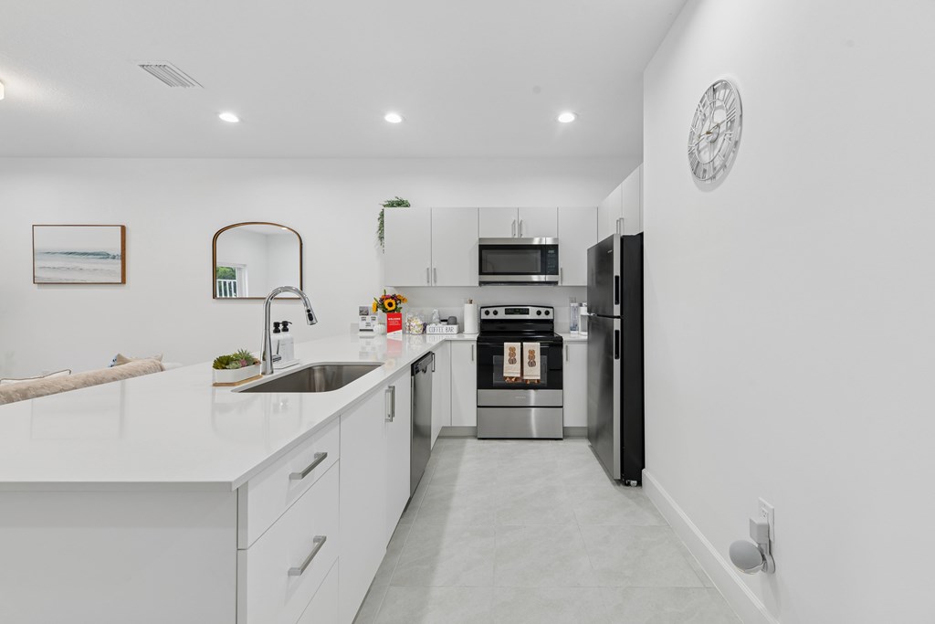 Pearl at Pompano Beach Townhomes in Pompano Beach, FL luxury kitchen