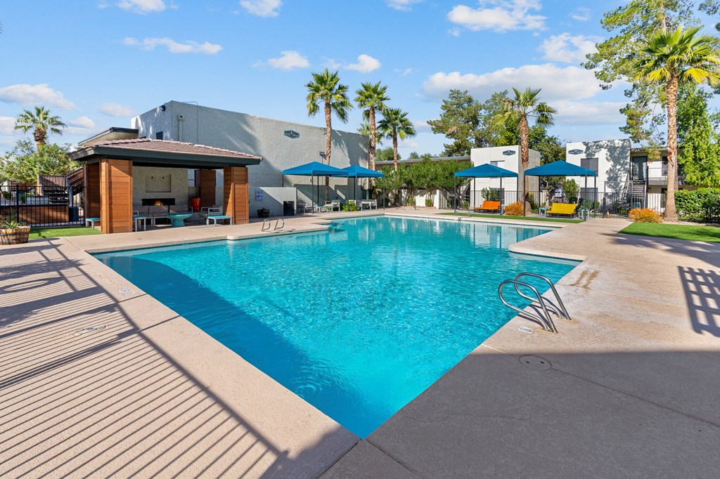Spacious eat-in kitchen with stainless steel appliances at Sono Tempe, a pet-friendly community in Tempe near downtown Tempe, AZ.