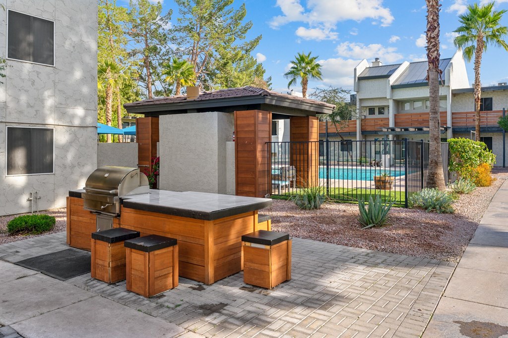 Outdoor picnic and BBQ pavilion at Sono Tempe, a pet-friendly community in Tempe near downtown Tempe, AZ, perfect for gatherings and cookouts.