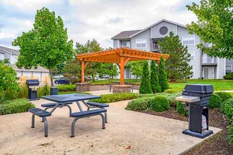 our apartments offer a picnic area with a grill