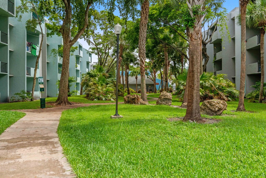 Windward Vista apartments in Lauderhill, FL photo of landscaping
