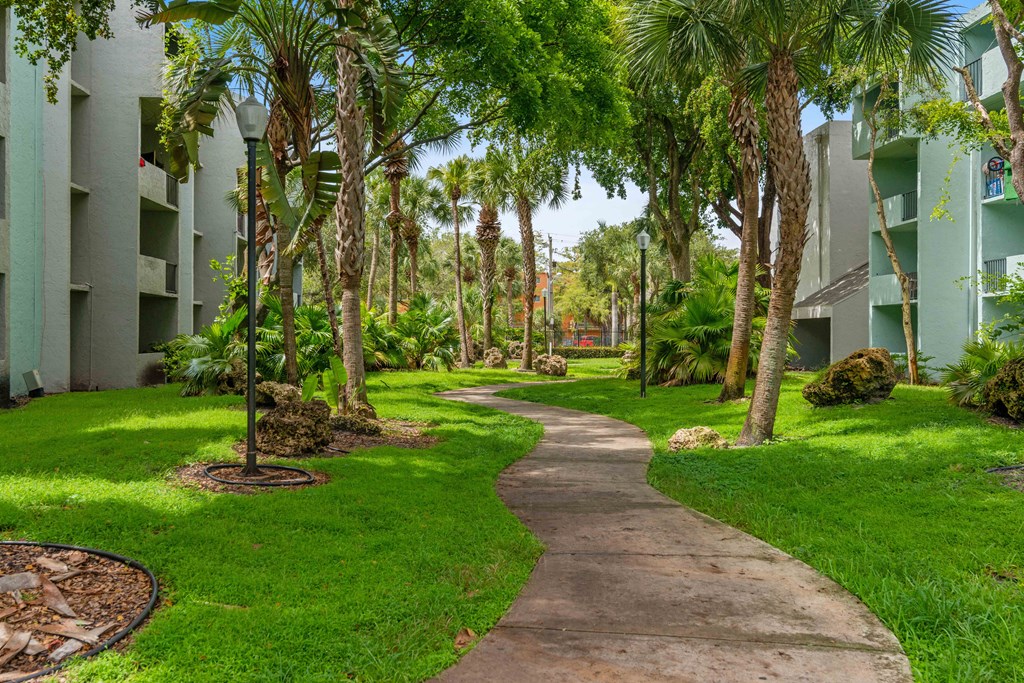 Windward Vista apartments in Lauderhill, FL photo of landscaping