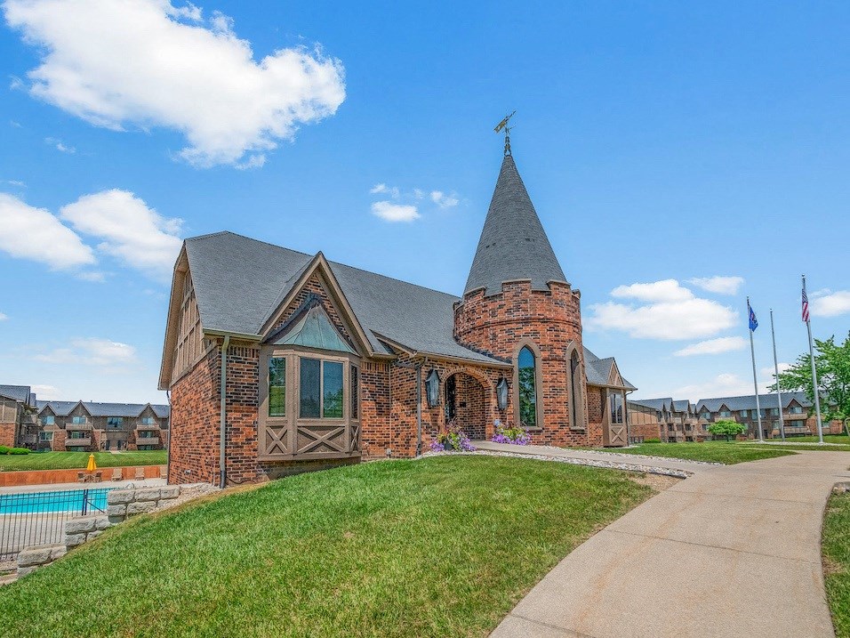 clubhouse at stonehenge gates apartments