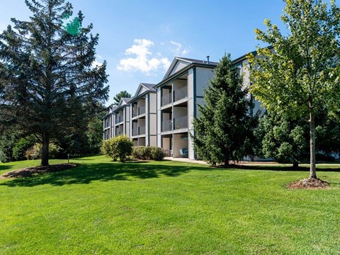 Woodland ridge apartments in Spring Lake, MI