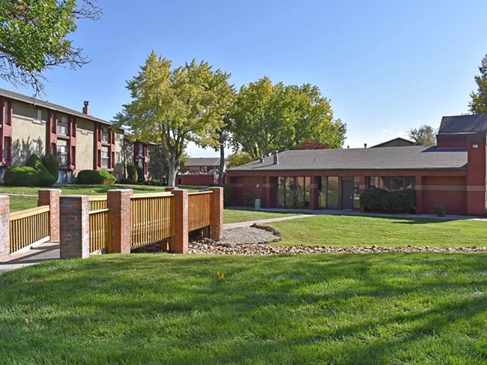 Landscaping at Sedona Ridge Apartments